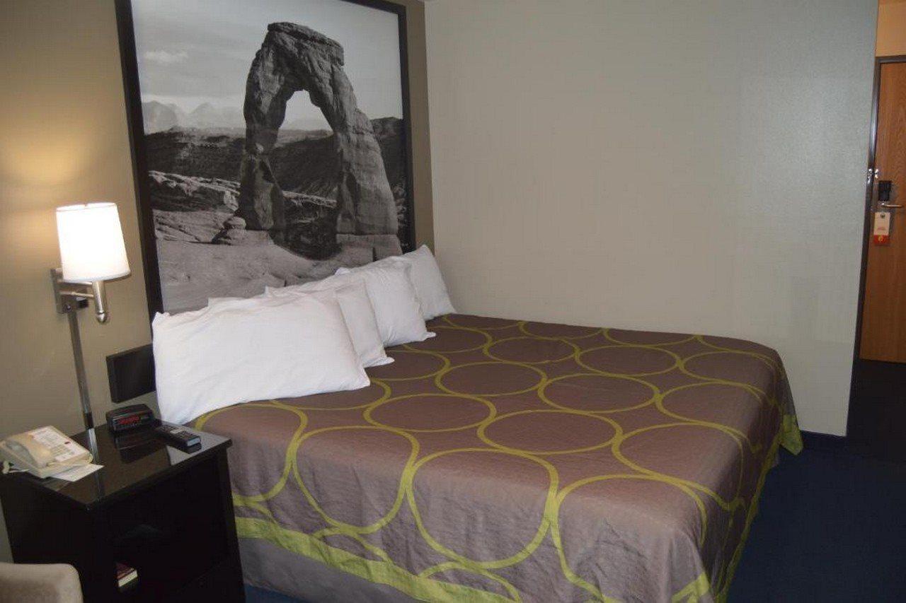 ซูเปอร์ 8 บาย วินด์แฮม โลแกน Hotel ภายนอก รูปภาพ