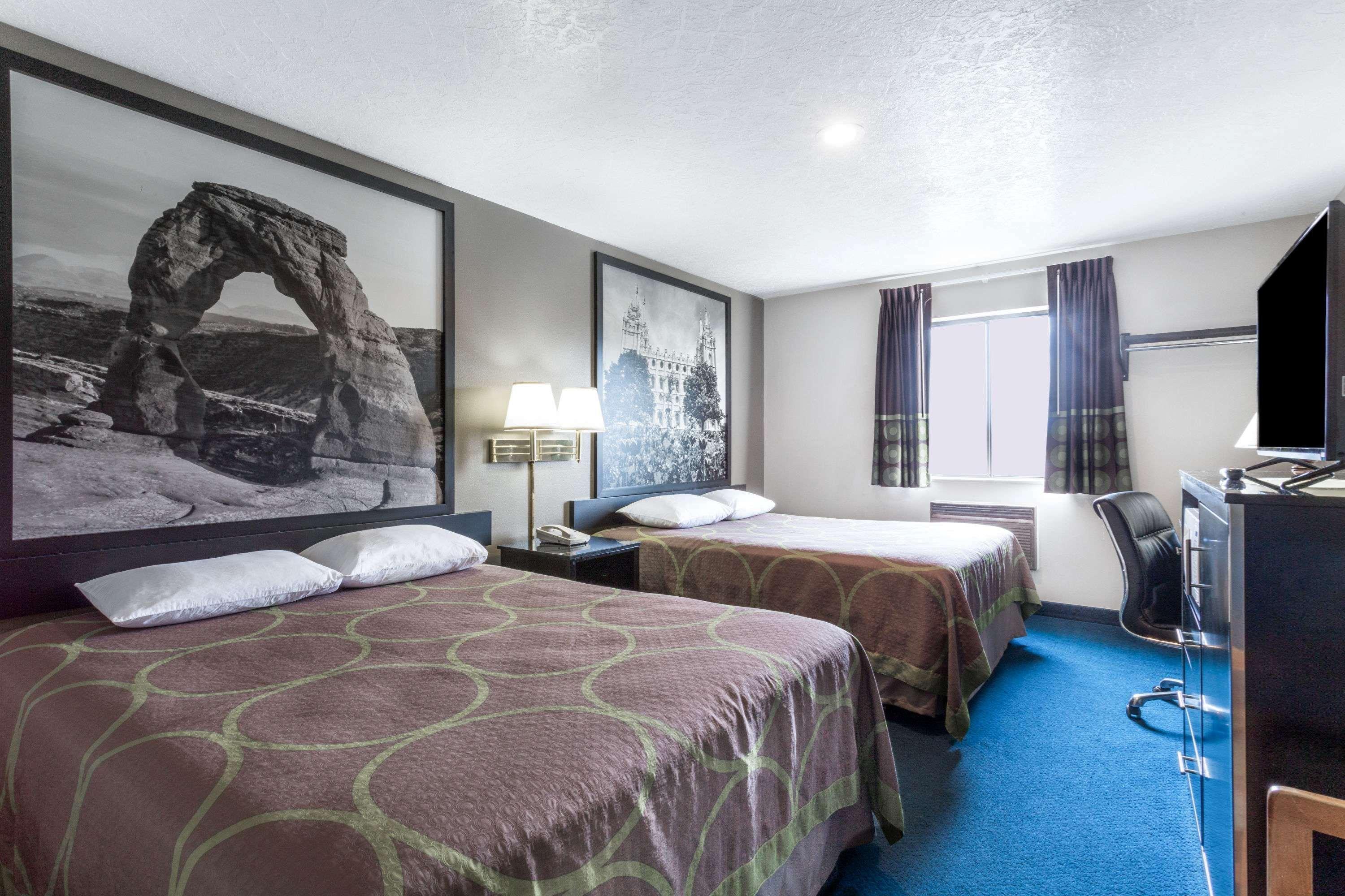 ซูเปอร์ 8 บาย วินด์แฮม โลแกน Hotel ภายนอก รูปภาพ