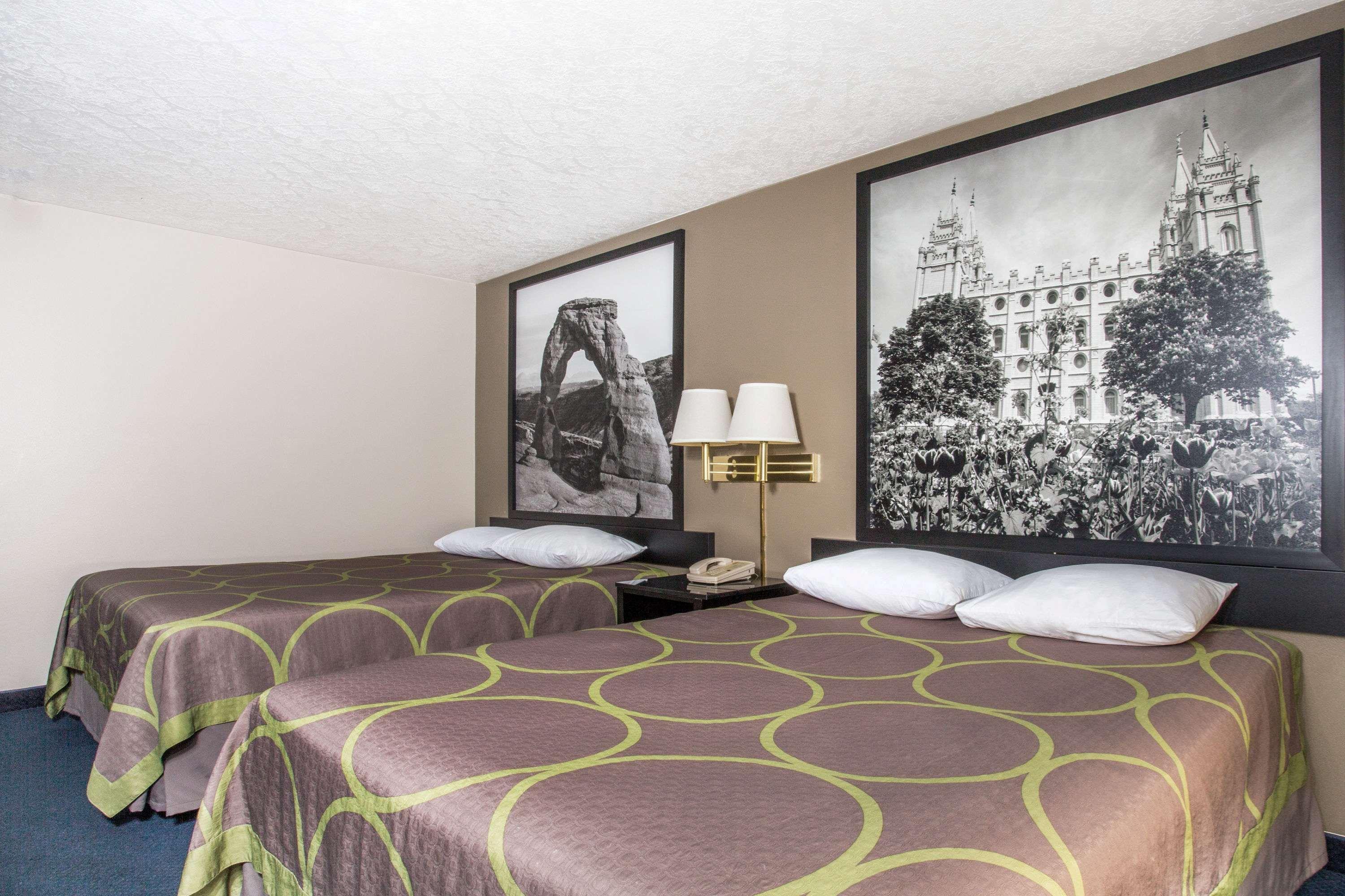 ซูเปอร์ 8 บาย วินด์แฮม โลแกน Hotel ภายนอก รูปภาพ