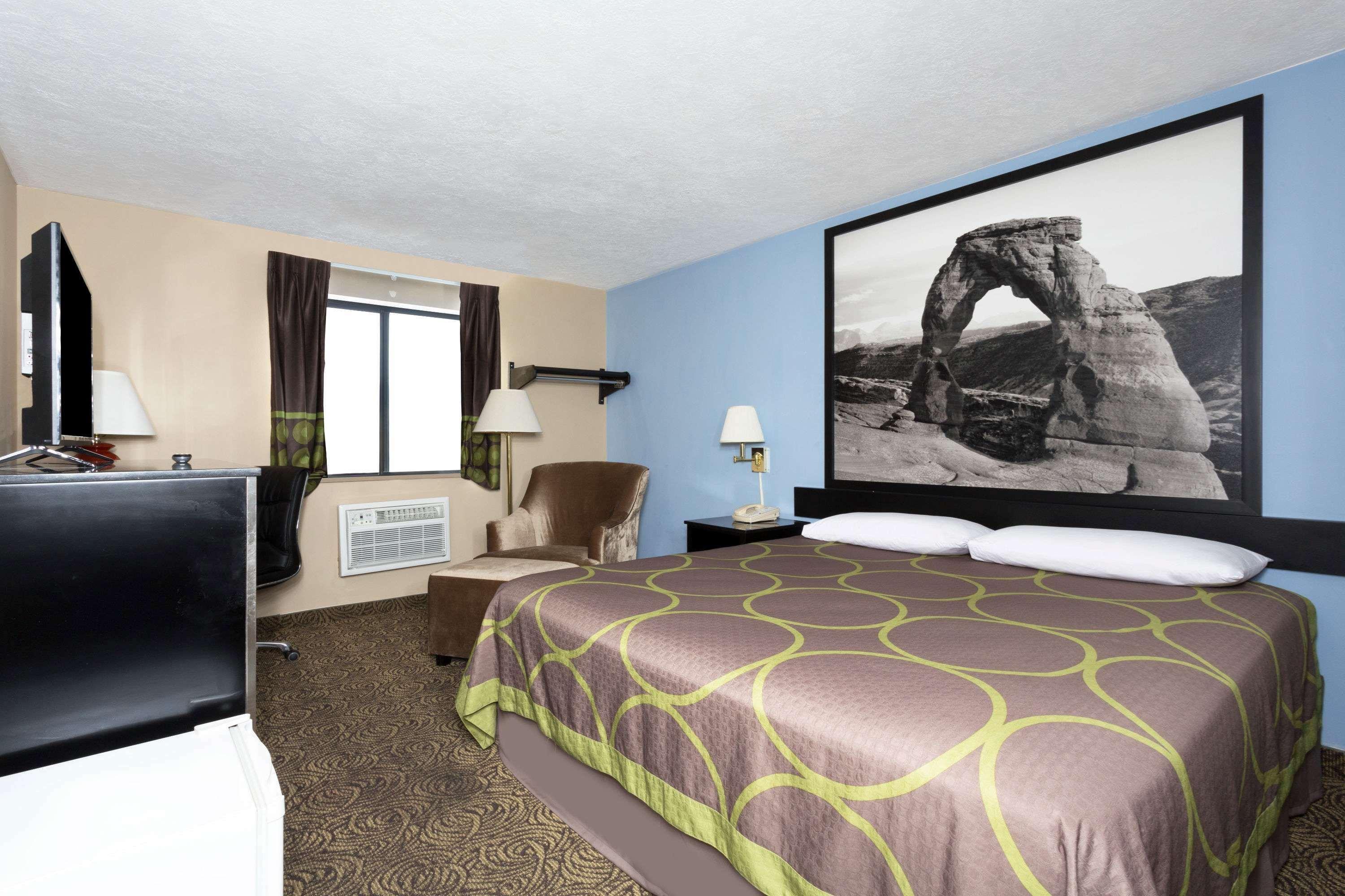 ซูเปอร์ 8 บาย วินด์แฮม โลแกน Hotel ภายนอก รูปภาพ
