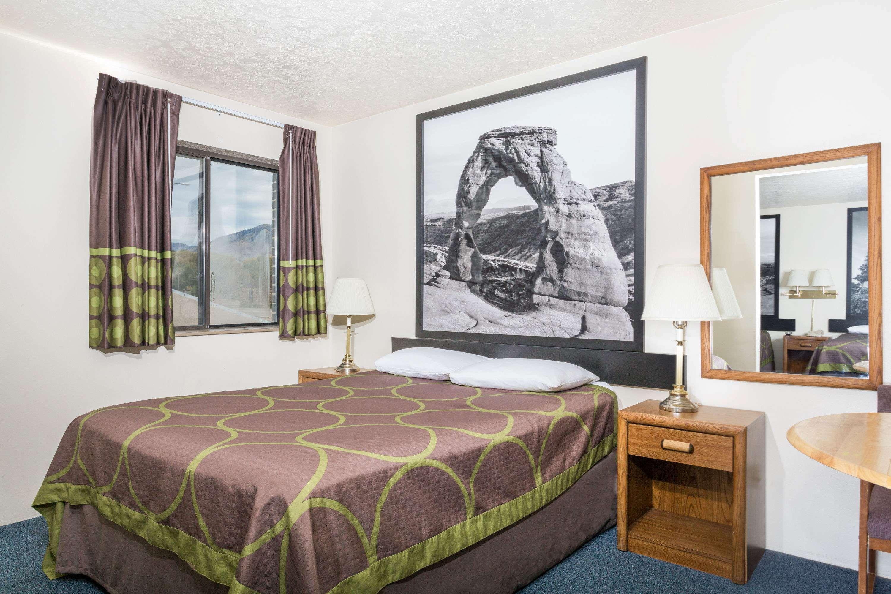 ซูเปอร์ 8 บาย วินด์แฮม โลแกน Hotel ภายนอก รูปภาพ