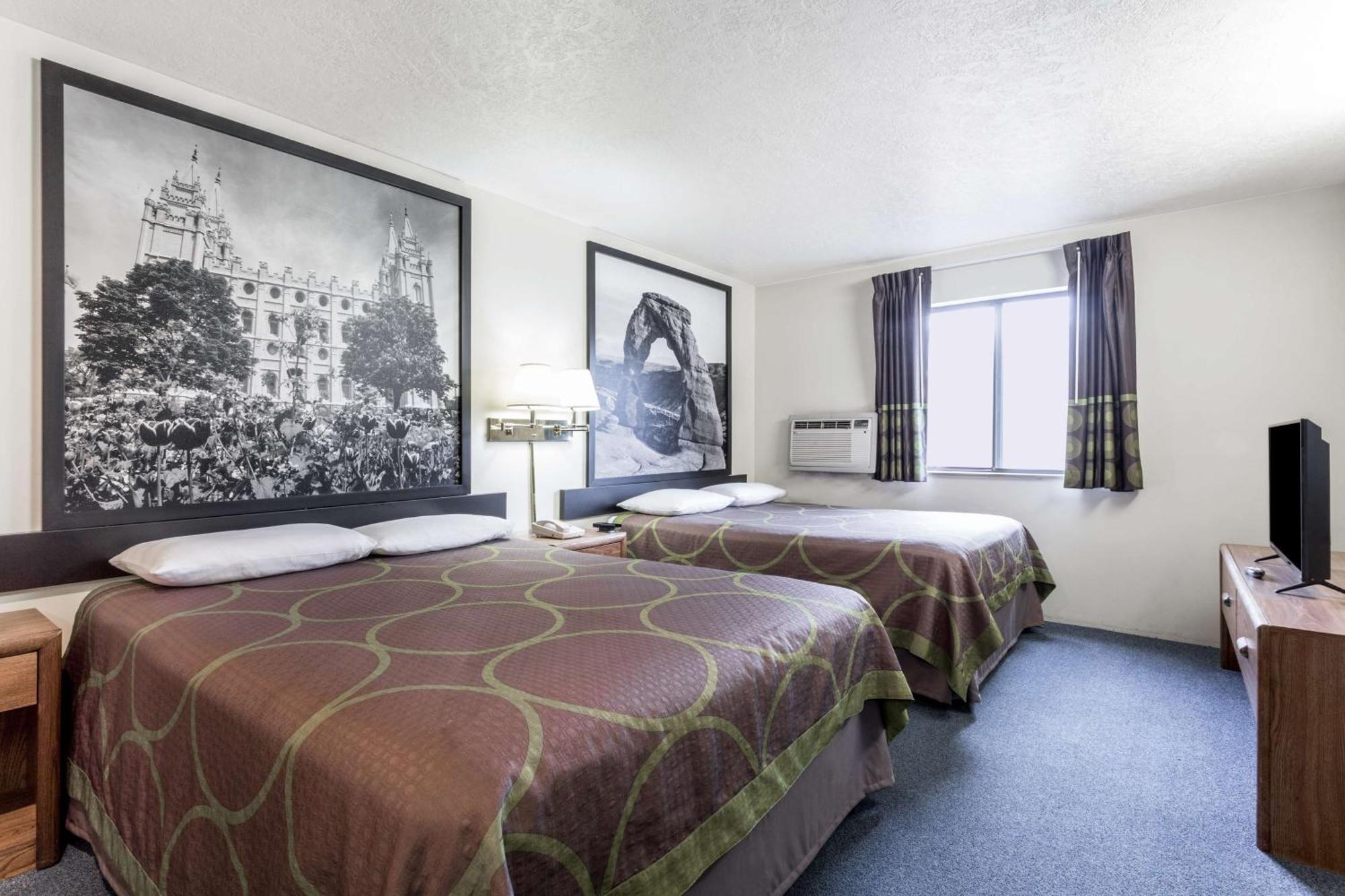 ซูเปอร์ 8 บาย วินด์แฮม โลแกน Hotel ภายนอก รูปภาพ