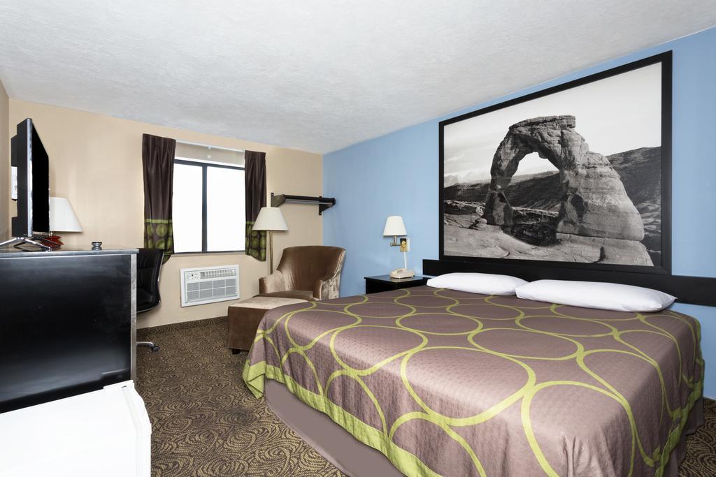 ซูเปอร์ 8 บาย วินด์แฮม โลแกน Hotel ภายนอก รูปภาพ