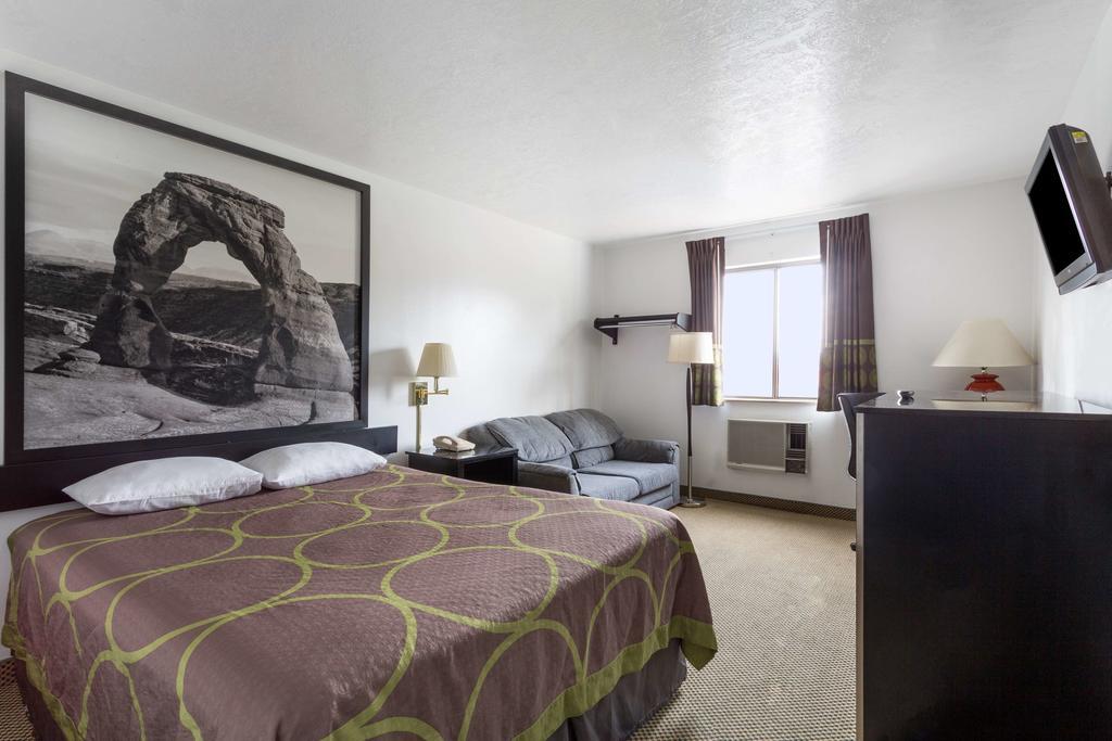 ซูเปอร์ 8 บาย วินด์แฮม โลแกน Hotel ภายนอก รูปภาพ