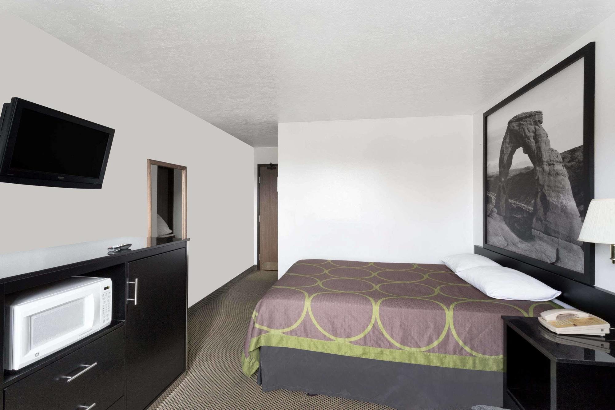 ซูเปอร์ 8 บาย วินด์แฮม โลแกน Hotel ภายนอก รูปภาพ